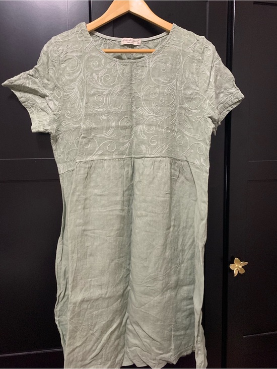 Terzo Millennio Dresses & Skirts - Terzo Millennio 100% linen Embroidered Midi Dress Sage Green Medium Cottagecore